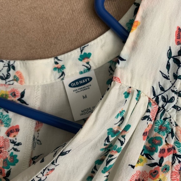 Floral top - Picture 3 of 3